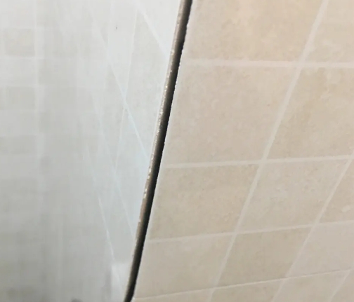 湘阴瓷砖空鼓维修公司分享阳台瓷砖脱落的修复过程可以分为以下几个步骤