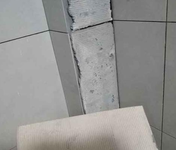 湘阴瓷砖空鼓维修公司分享下厨房瓷砖脱落的补救措施。